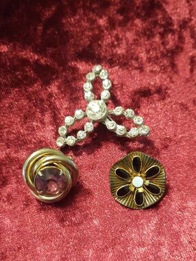 Crystal and Amethyst Vintage-Style Women’s Brooch Set